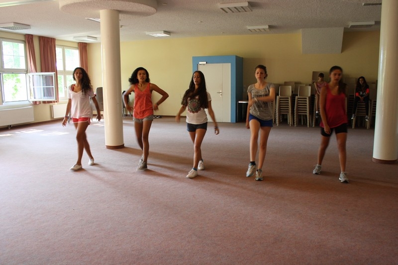 Village Camps International Summer Camp Leysin, Switzerland 2026-08-15 https://www.villagecamps.com/journals_admin/images/686-20-dance (9).jpg